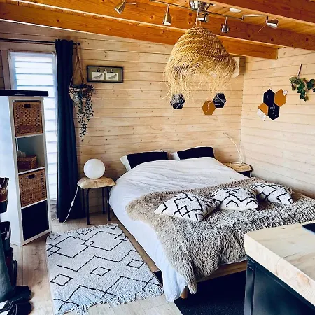 Le Chalet, Brussels South Airport שרלרואה