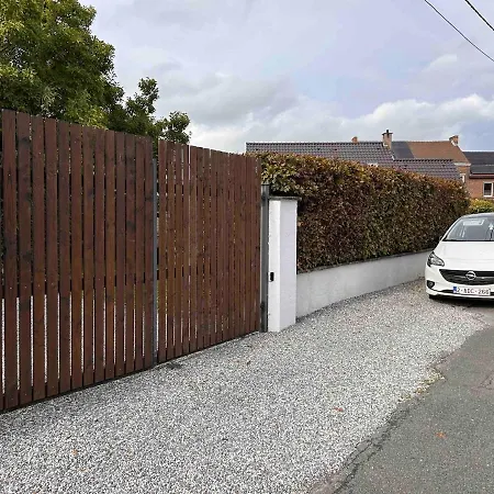 Le Chalet, Brussels South Airport Apartment Charleroi