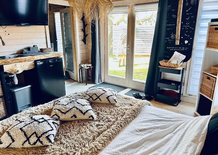 Le Chalet, Brussels South Airport * שרלרואה